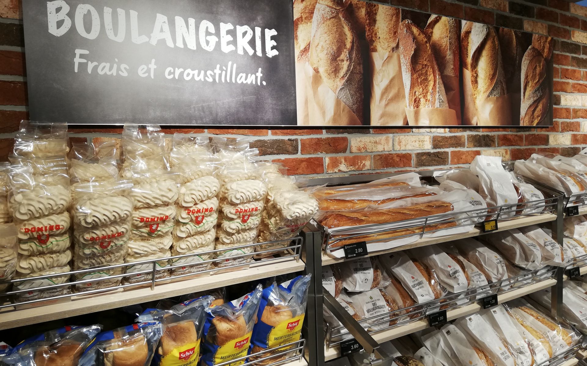 Pain frais et produits de la région